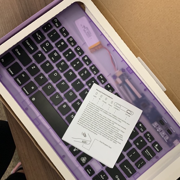 LED WIRELESS KEYBOARD - Picture 4 of 5